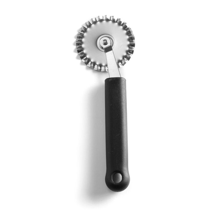 Pastry cutter with corrugated blade